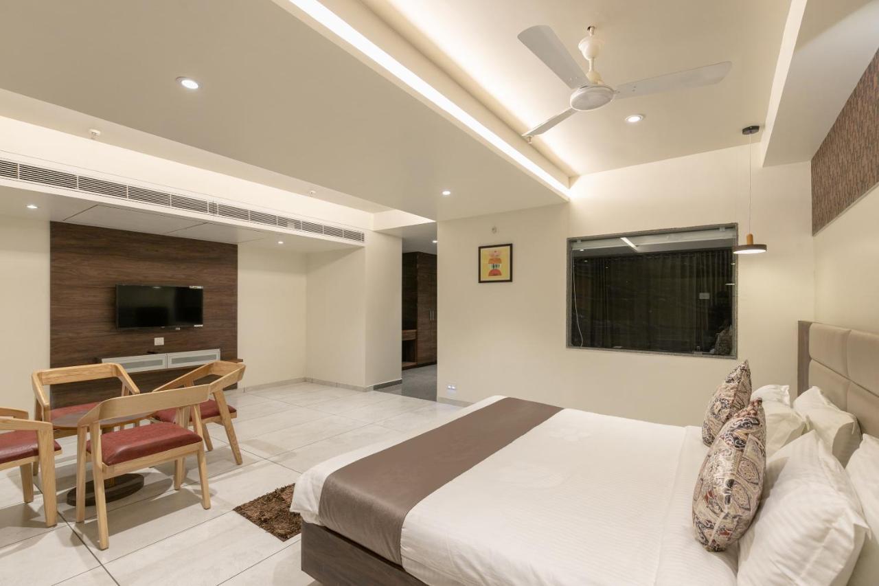 Hotel Silvera Grand Ahmedabad Exterior photo