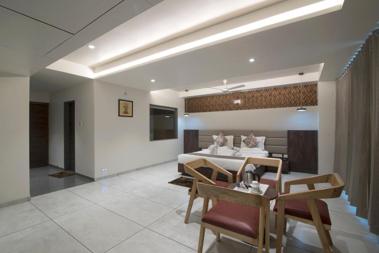 Hotel Silvera Grand Ahmedabad Exterior photo