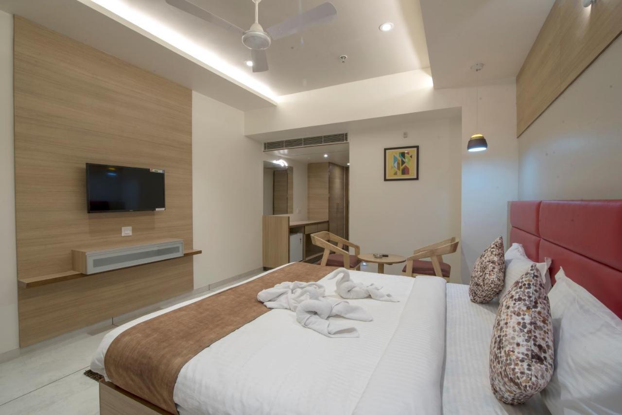 Hotel Silvera Grand Ahmedabad Exterior photo